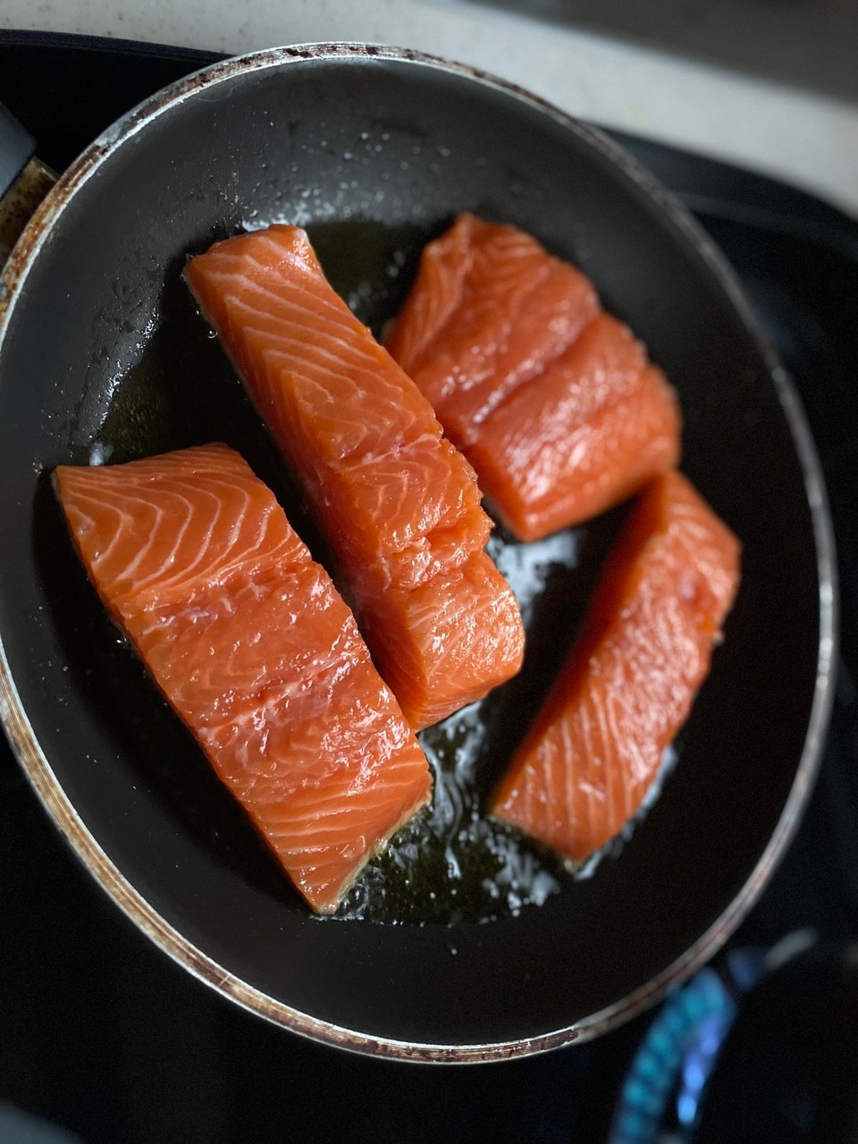 Norwegen - Geiranger - Es gibt lecker frischen Lachs mit Kartoffeln und Roséwein :-) 