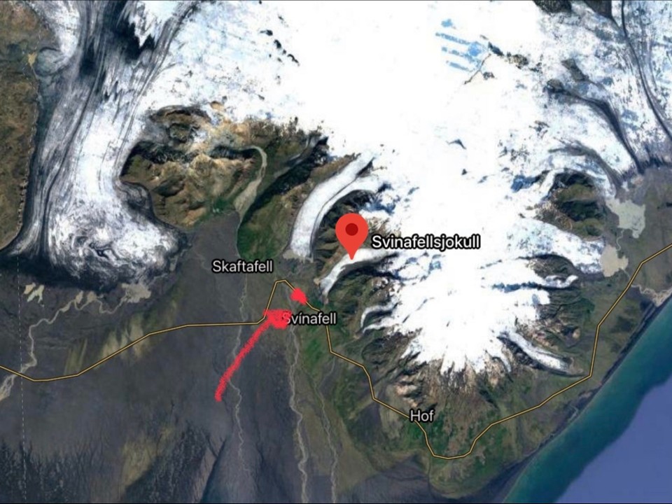 Island - Sveitarfélagið Hornafjörður - Wir schauen von unserem Standort auf zwei Gletscher. Rechts auf den Svinafellsjökull und links auf den Skaftafellsjökull. Megaschön...