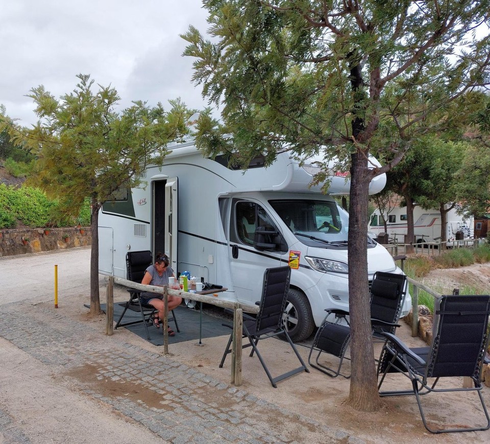 Portugal - Monchique - Unser Stellplatz, klein aber fein mit Wasser- und Abwasseranschluss