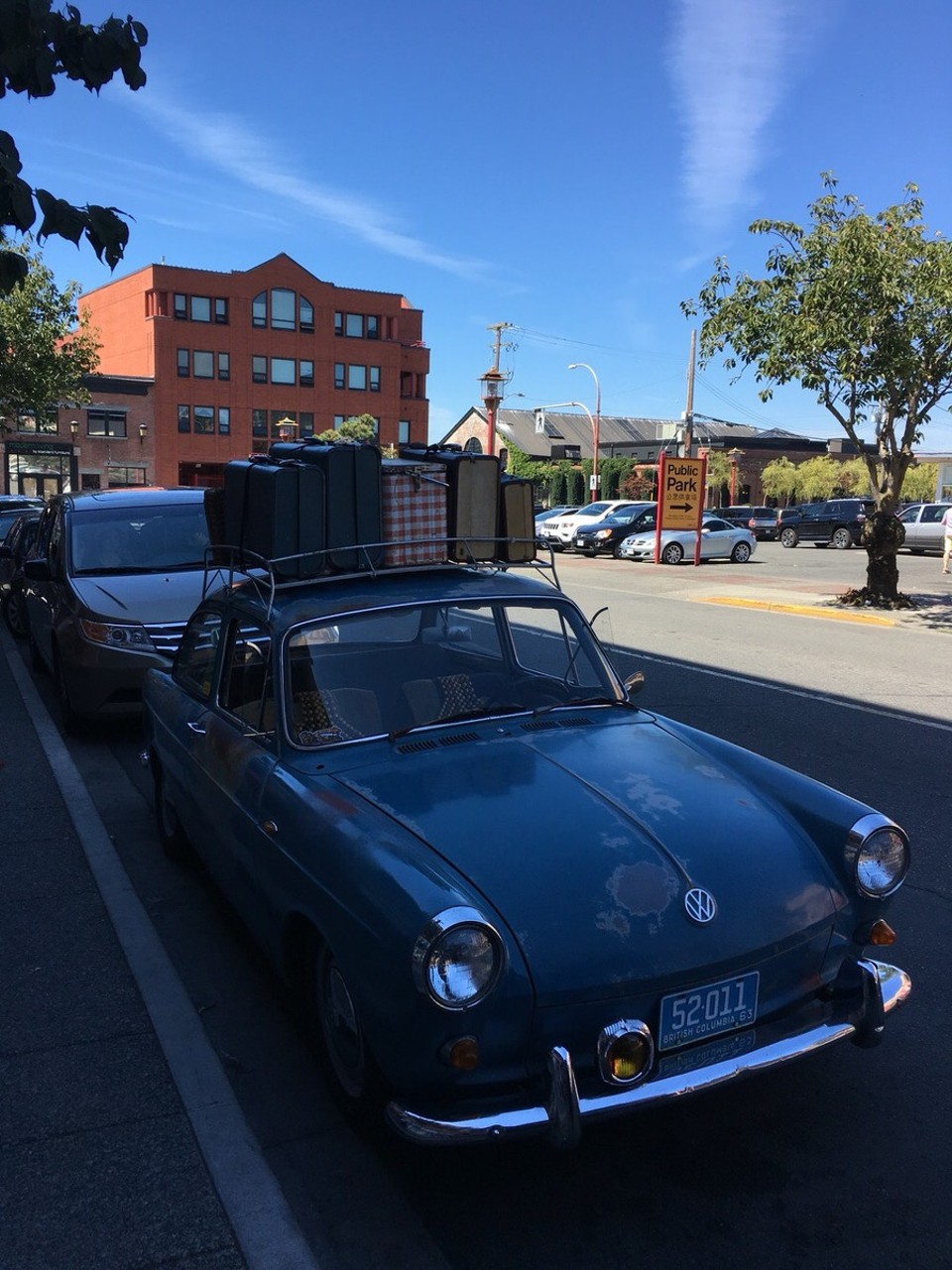 Kanada - Victoria - Genau dieses Auto und dieses Gepäck will ich. So für alle die noch nach einem Geschenk für meinen Geburtstag suchen =) 