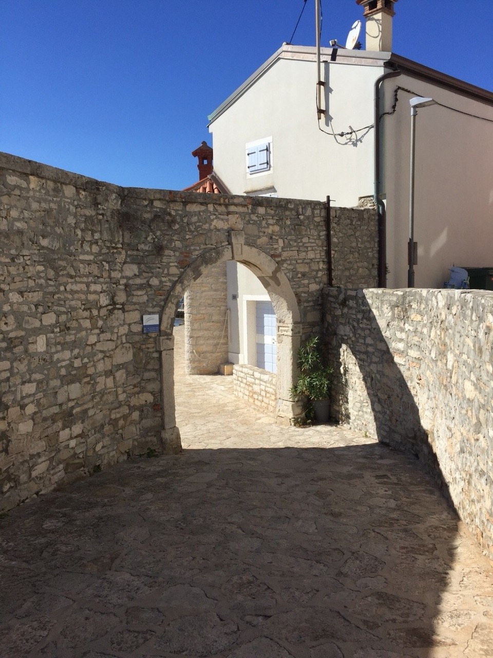 Kroatien - Novigrad - Stadtmauer