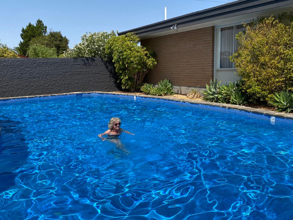Australien - Murray Bridge - Seit Langem angenehme Lufttemperatur von 24 Grad. Wir genossen hier unser erstes Bad in vollen Zügen. 
