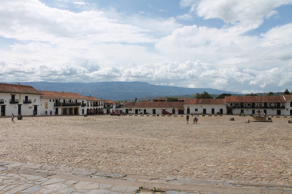 Colombia - Villa de Leyva - Der Hauptplatz in die andere Richtung