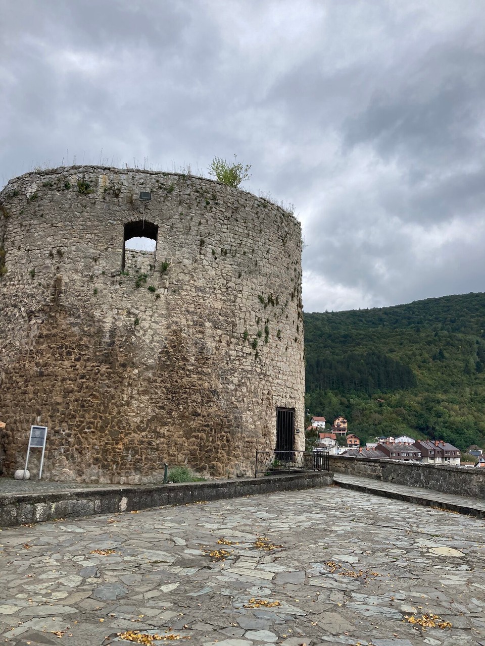 Bosnien und Herzegowina - Jajce - Der Bear Tower. Ich vermute mal der Name kommt von einer Legende mit einer Prinzessin und einem Bären…