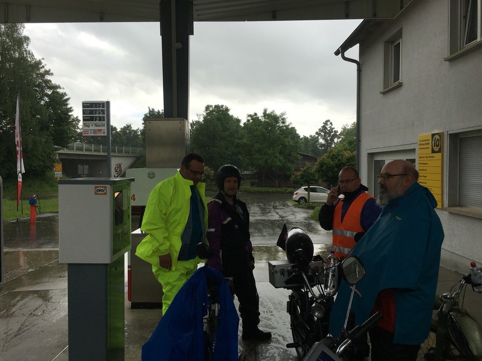 Deutschland - Mietingen - Wir warten auf das Schöne Wetter!
Mir läuft das Wasser schon aus den Schuhen.