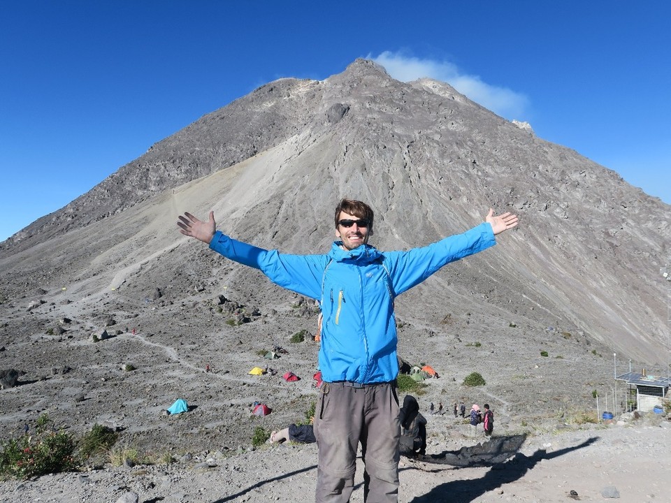 Indonesia - Mount Merapi - On l'a fait et c'etait epuisant mais c'etait la derniere rando- nuit blanche de ce tour du monde!