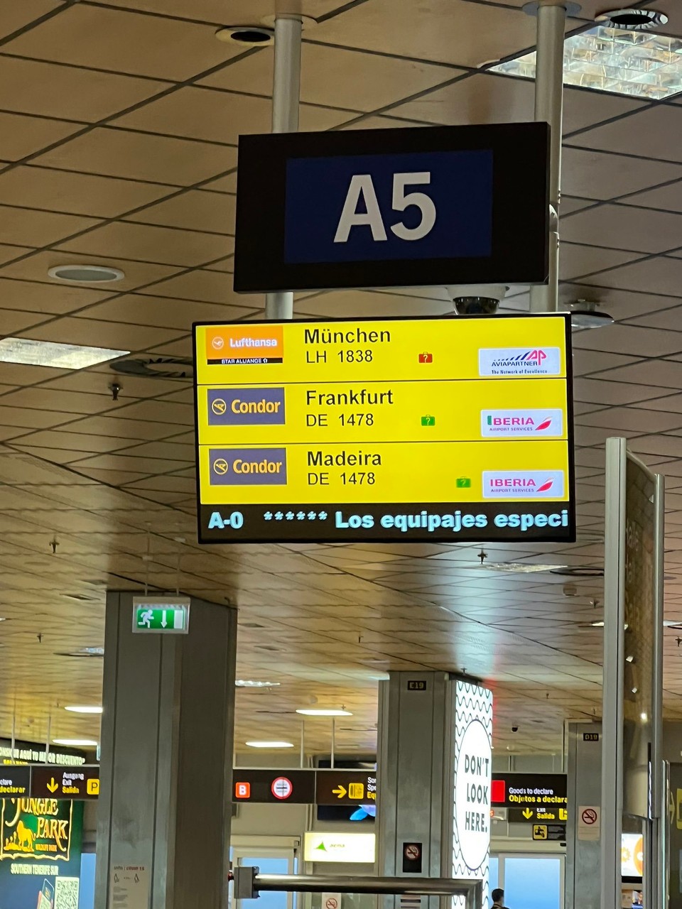 Spanien - Granadilla de Abona - Am Gepäckband