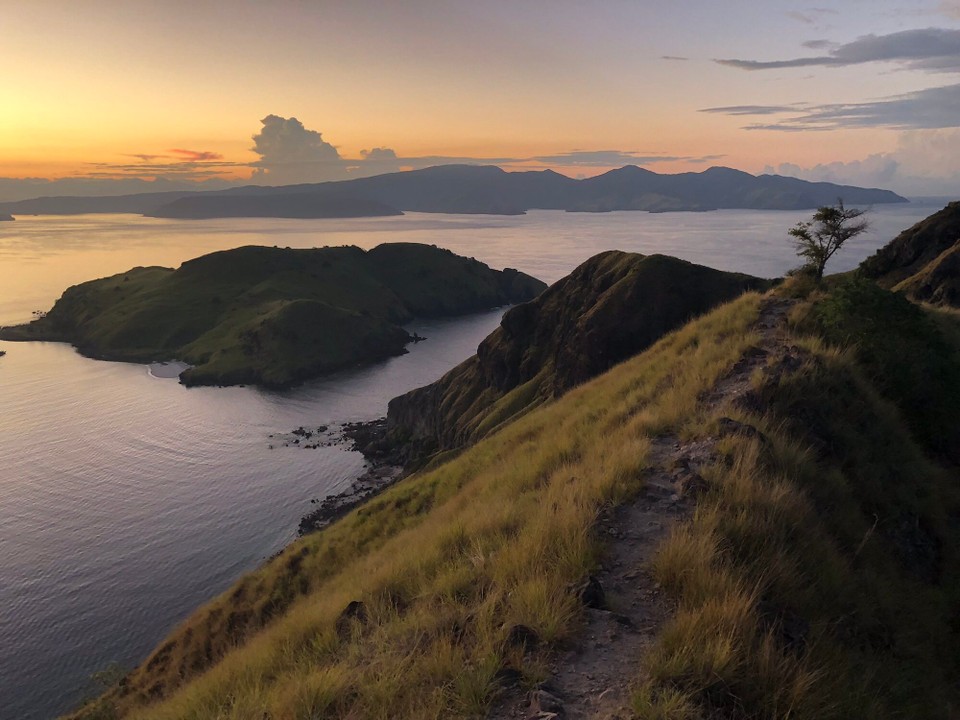 Indonesia - Labuan Bajo - Sunsrise hike 