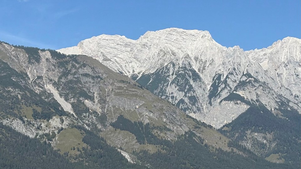 Österreich - Innsbruck - und immer wieder fantastischer Blick auf die Alpen 