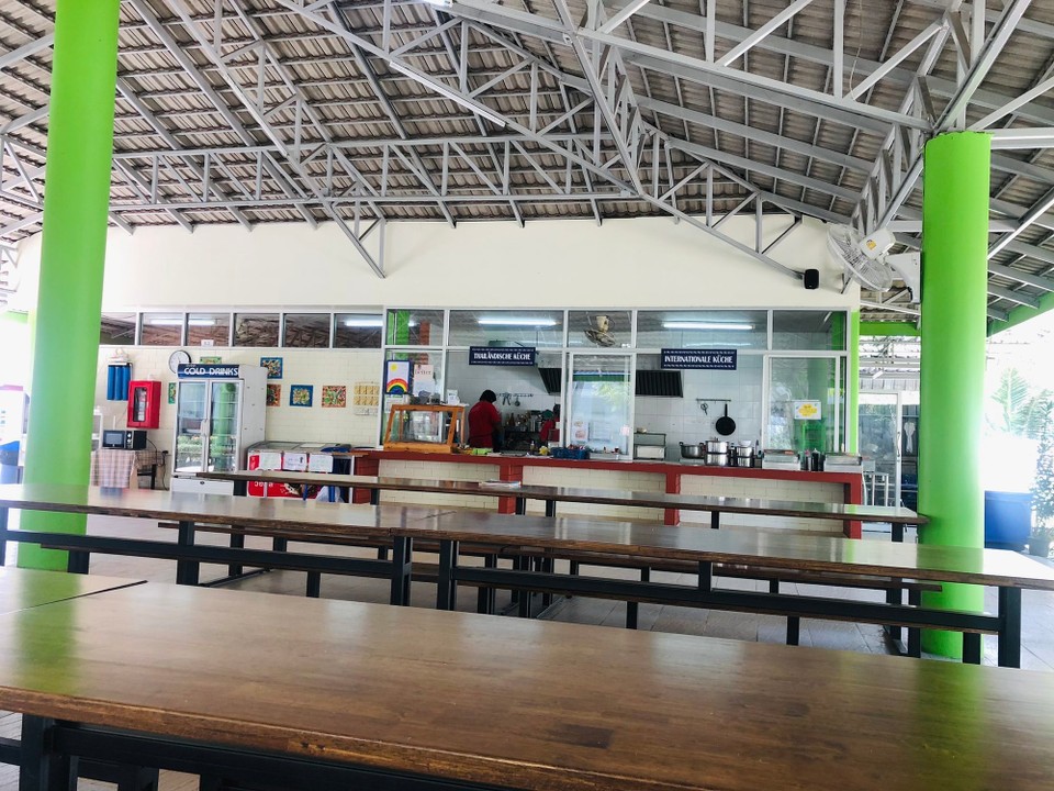 Thailand - Tambon Tha Wang Tan - Die Mensa der Schule. 🥗