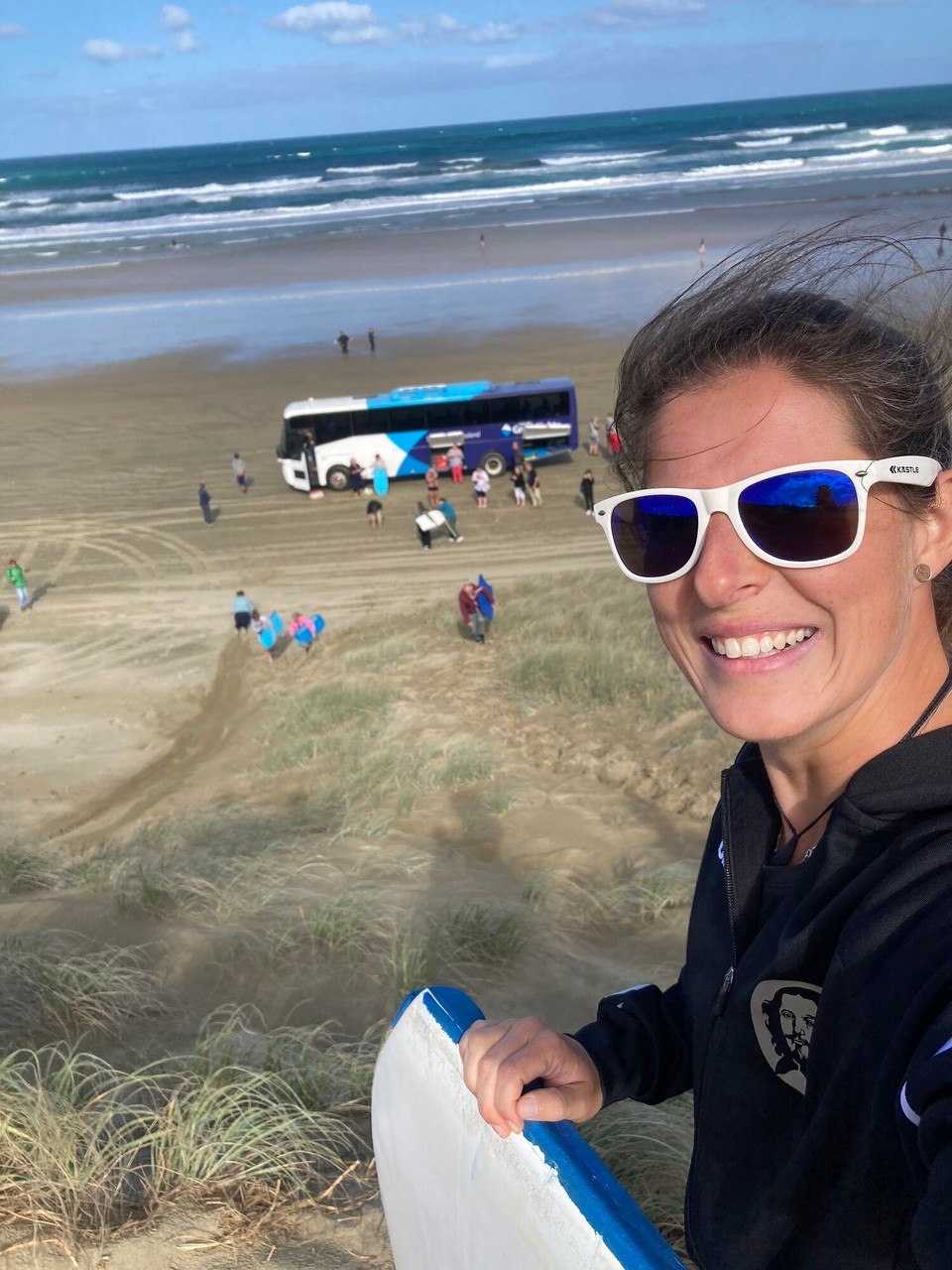 Neuseeland - Te Kao - Erster Stopp: Bodyboarding am Strand die Dünen hinunter 😎