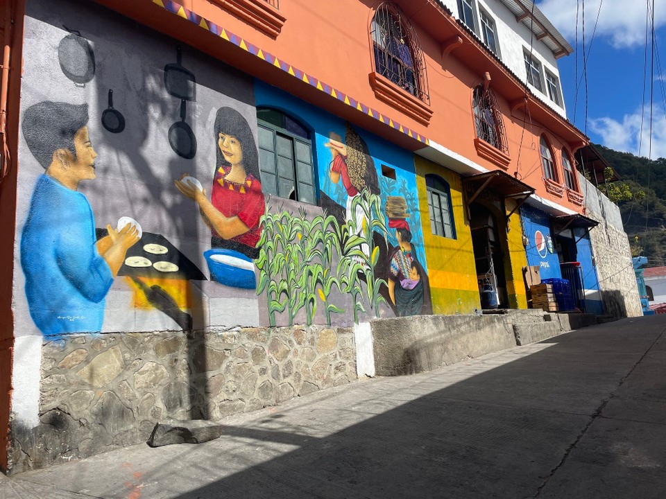 Guatemala - Santa Cruz La Laguna - Nach dem Frühstück ein wenig das Dorf Santa Cruz erkunden 🚶🏽‍♀️ 