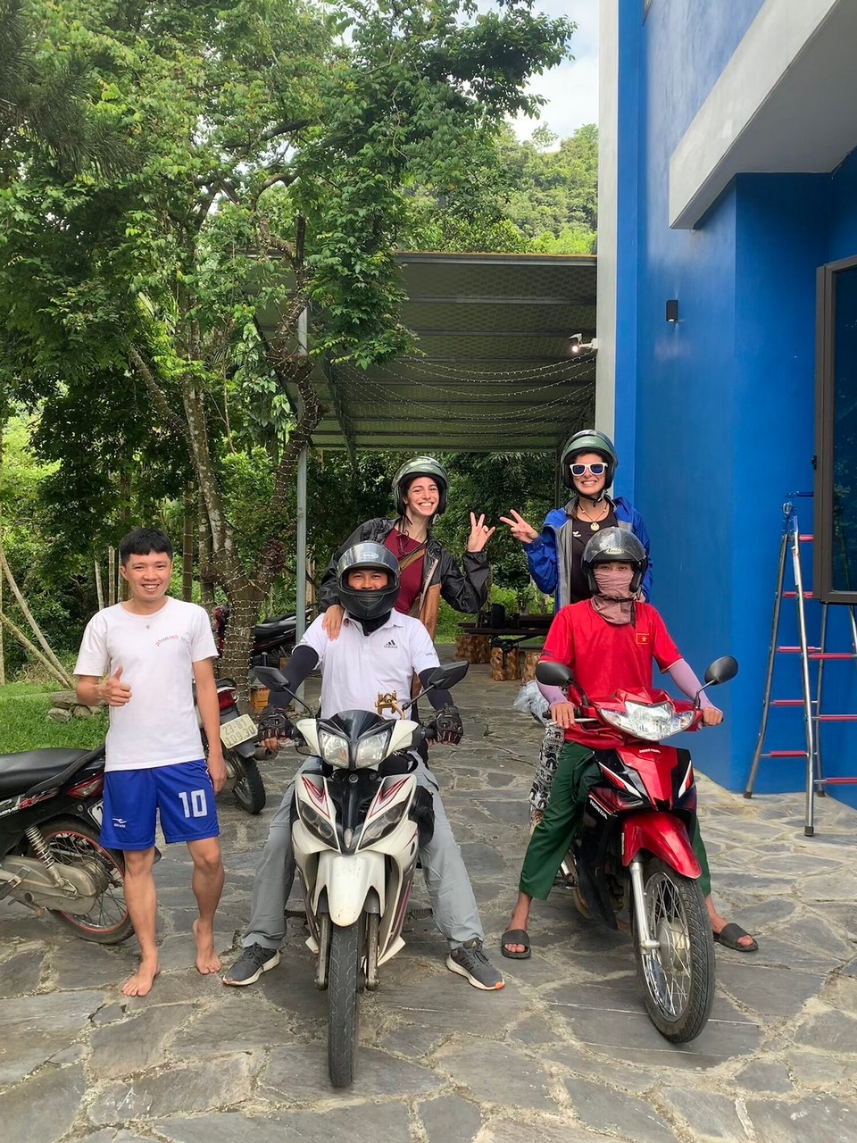 Vietnam - Quan Ba - Es geht los 🥳 Unsere Easydriver Teddy (für Sam) und Seal (für mich)