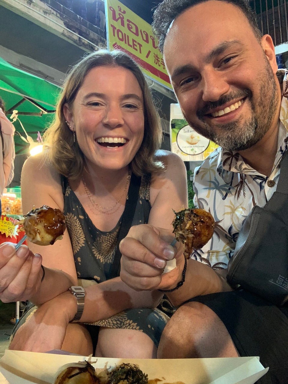 Thailand - Chiang Mai - Nein. Wir sitzen nicht auf dem Boden. Die Stühle waren einfach sehr klein