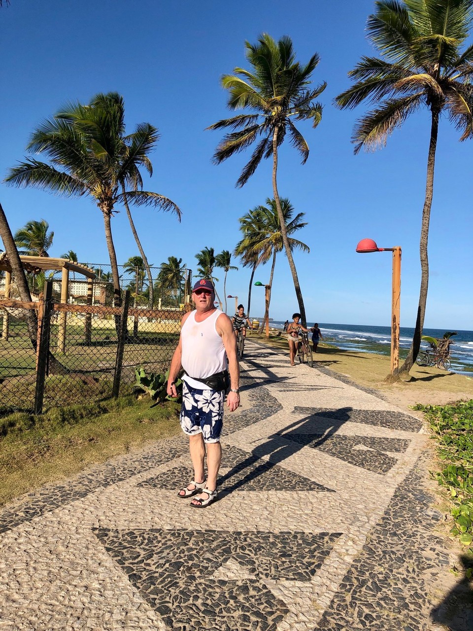 Brasilien - Salvador - Spaziergang in Villas am Strand mit unendlich langer Promenade