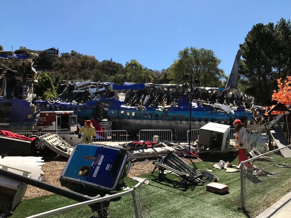 Vereinigte Staaten - Beverly Hills - Der Blick hinter die Kulissen war cool, ansonsten war der Park nicht so doll... man muss 3 D Fahrsimulation mögen... ACHTUNG, Babys auch 😳 3 rasante und laute Fahrten bei der Studio Tour inklusive, Hauptsache vor heißem Kaffee wird gewarnt... 