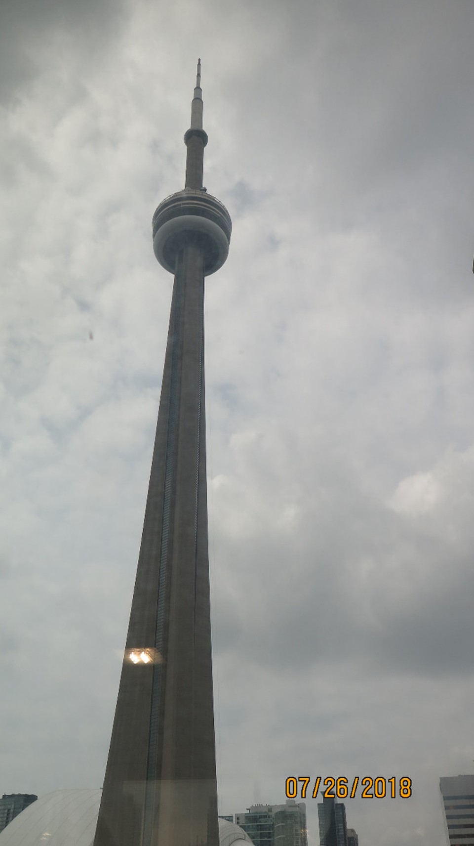 Kanada - Toronto - CN Tower, man ist der groß