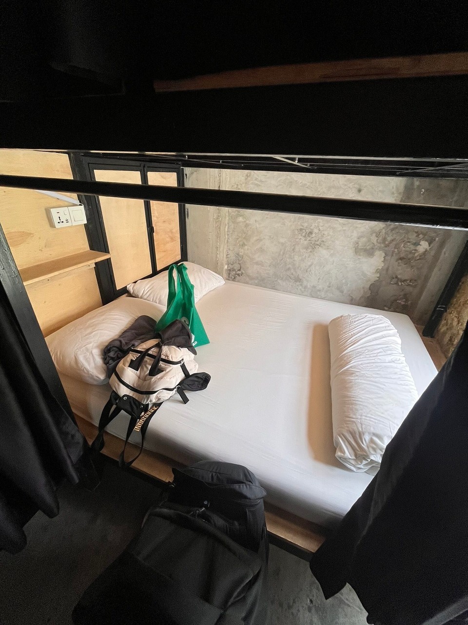 Malaysia - Kuala Lumpur - Another round of hostel or hotel - double bed?! Omg so excited
