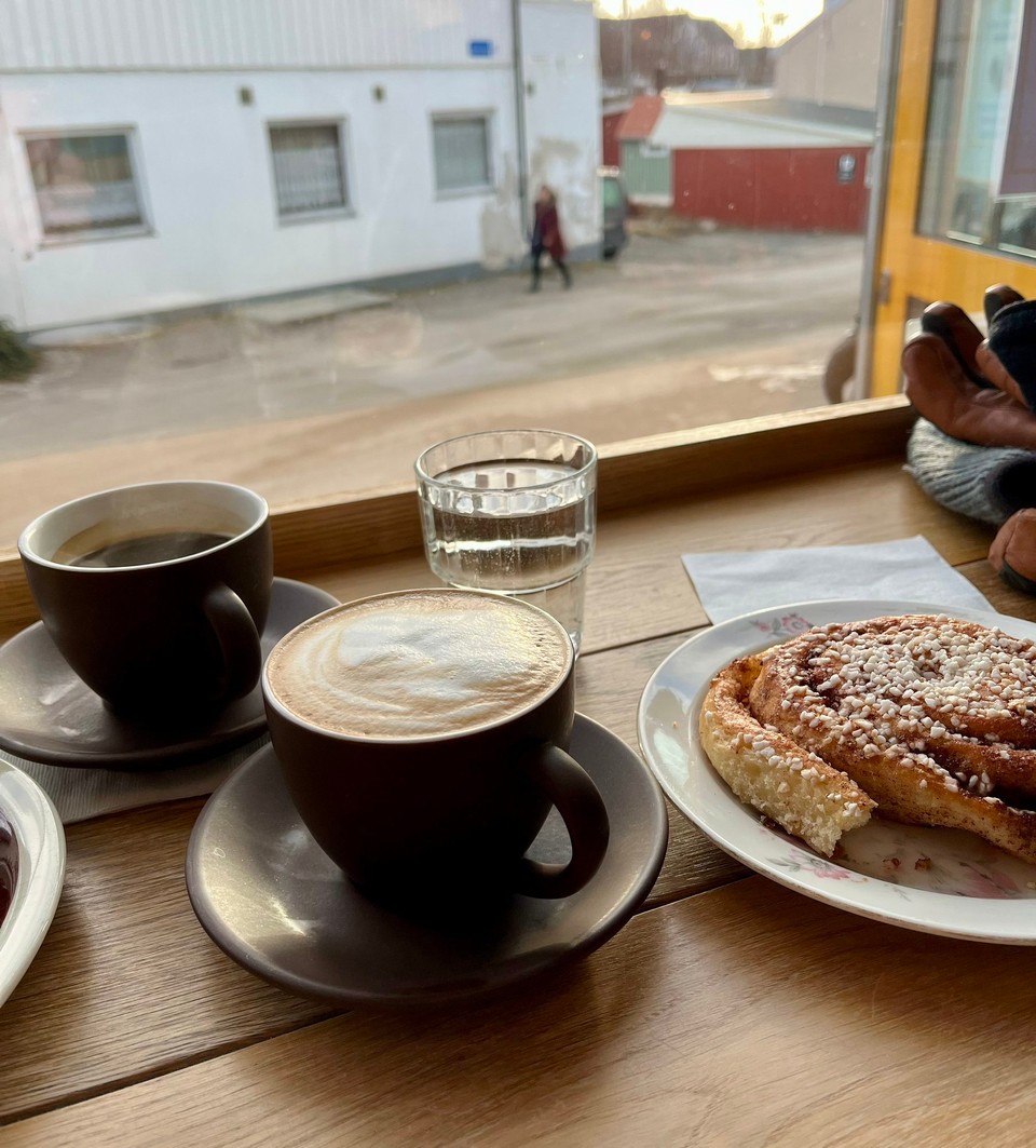 Norwegen - Bøstad - Käfele mit Kanelbulle/Zimtschnecken