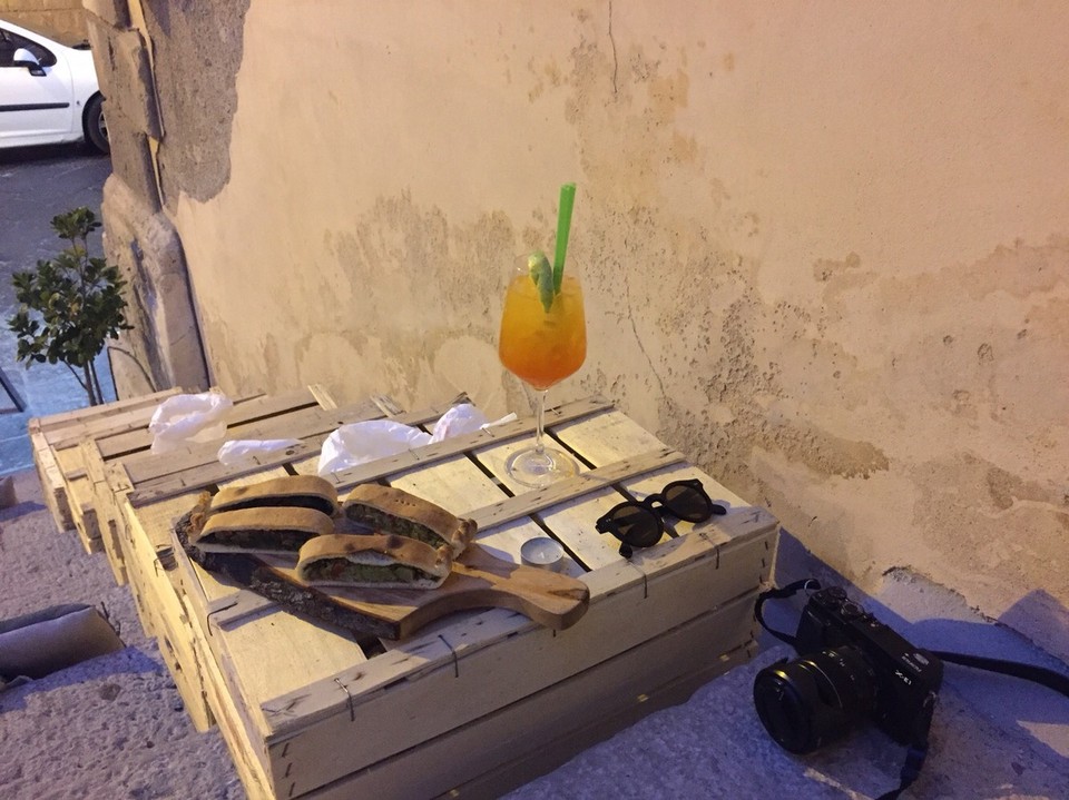 Italien - Noto - Zum Aperitivo bei 'Bedda Matri'