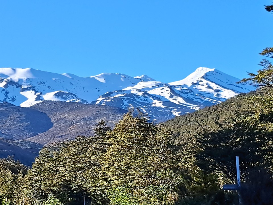 Neuseeland - National Park Village - Blick in die Berge 