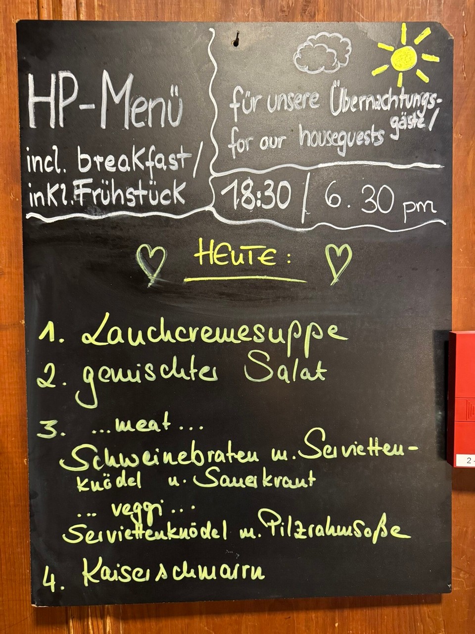 Österreich - Innsbruck - 2, 3 & 4 … keep it simple!

Tisch 1 ist unser, zusammen mit 5 anderen Wanderern. Gesellige Runde, auch wenn wir etwas Schwierigkeiten haben, dem Dialekt zu folgen. 
