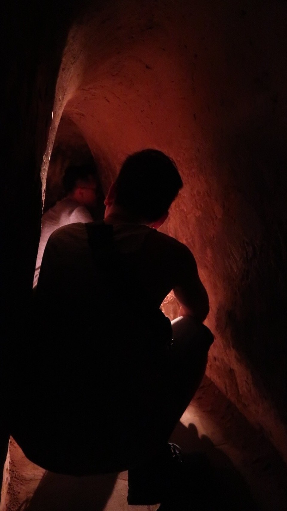 Vietnam - Ho-Chi-Minh Stadt - Im Tunnel ist es reichlich eng... und die wurden für die Besucher schon vergrößert...