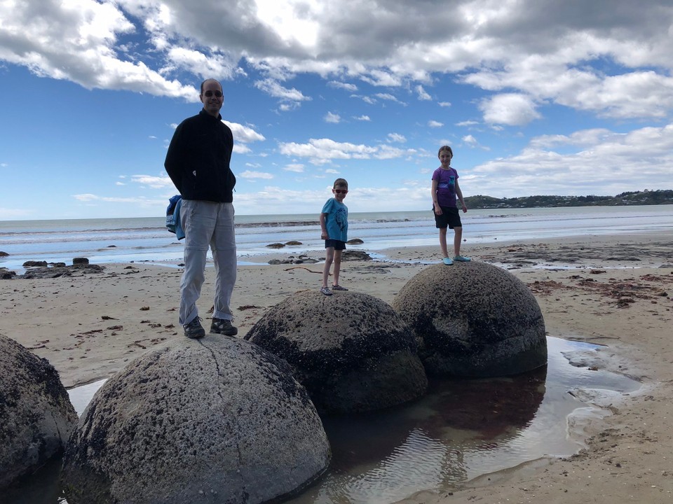 Neuseeland - Moeraki - Nach Legenden der Maori sind die Boulder Reste von Aalkörben, die an den Strand gespült wurden.