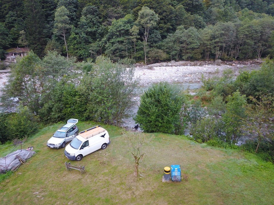 Schweiz - Brione Verzasca - Direkt am Fluss und in absolut ruhiger Lage verbrachten wir die Nacht.