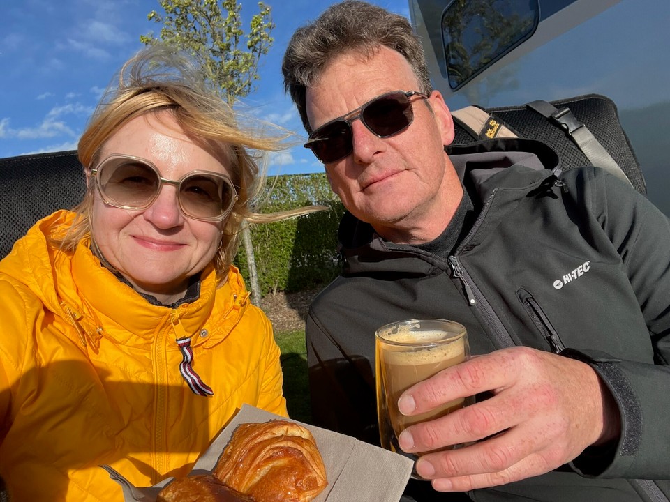 Belgien - Middelkerke - Der Tag begann mit einem Frühstück und auch wenn es kalt war, haben wir schön draußen gesessen und gegessen!