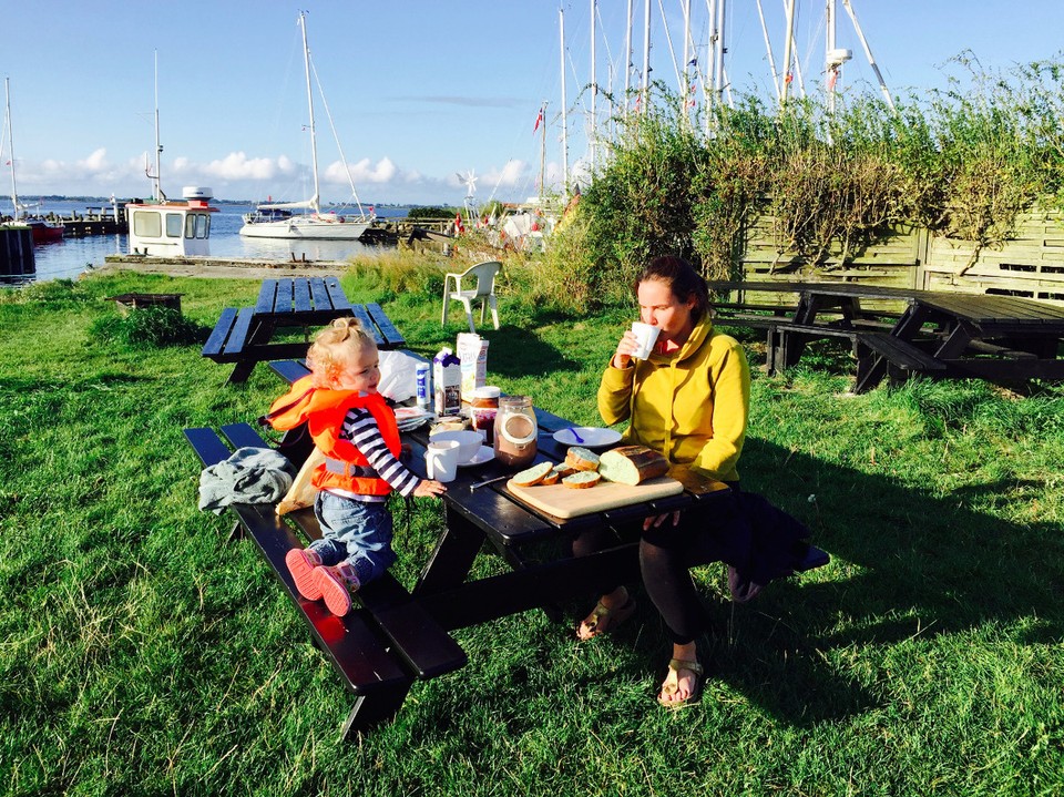 Dänemark - Fåborg Sogn - Frühstück am Hafen