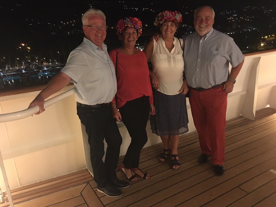  -  - Wie versprochen Bilder von der Party auf Tahiti