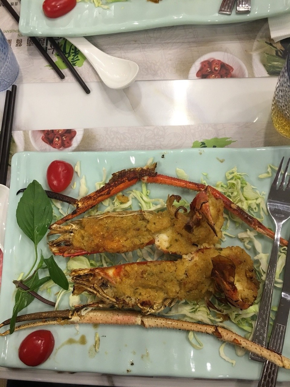 Hongkong - Hongkong - ...und siehe da! Entsprechend lecker 😋 kommt das Essen auf den Tisch (king pawn an Knoblauchsauce)