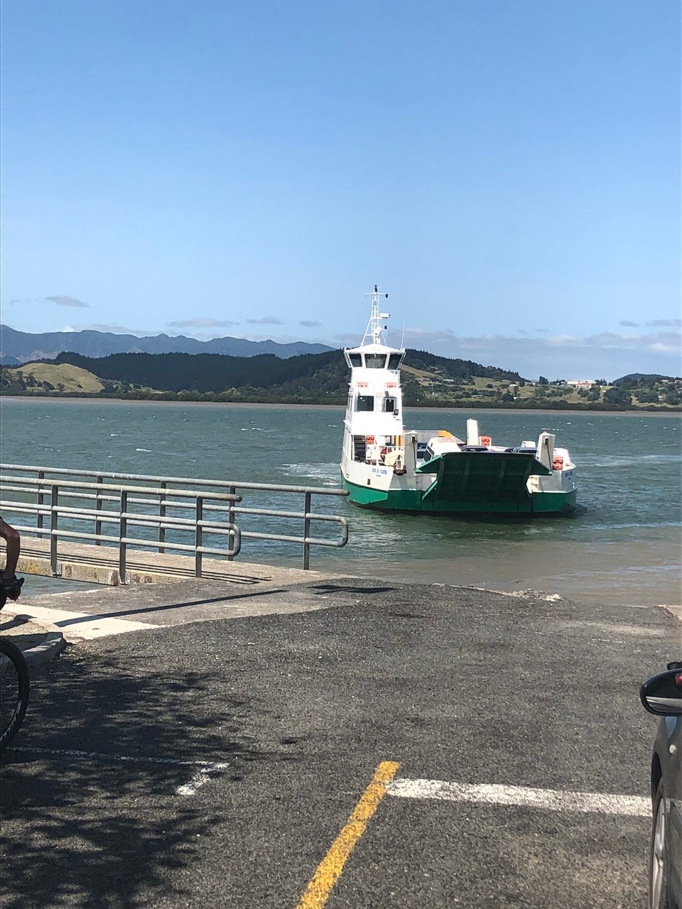 Neuseeland - Kaihu - Hier kommt die Hokianga-Ferry nach Kohukohu