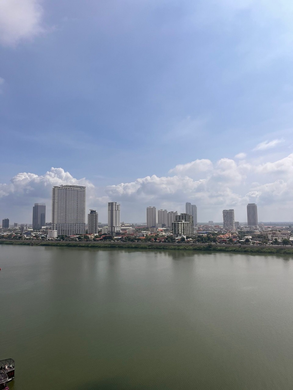 Cambodia - Phnom Penh - Morning views in the capital - reminding me very much of Bangkok 