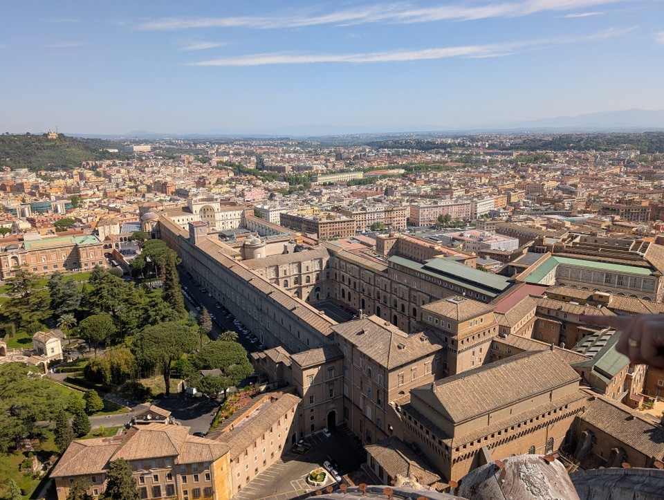 Italien - Rom - Im Vordergrund liegen die Vatikanischen Museen.