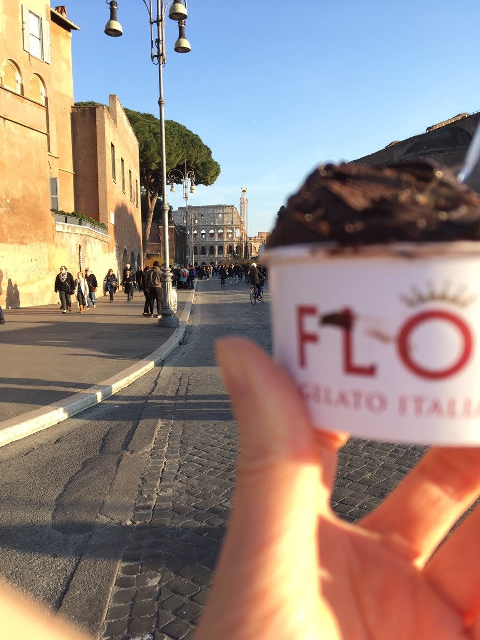 Italien - Rom - Das echte Touri-Bild: italienisches Eis vor dem Colosseum 😊 wir fanden es großartig 