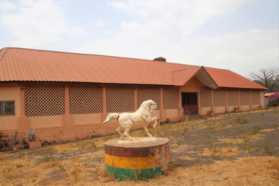 Guinea - Dalaba - Gouverneurspalast