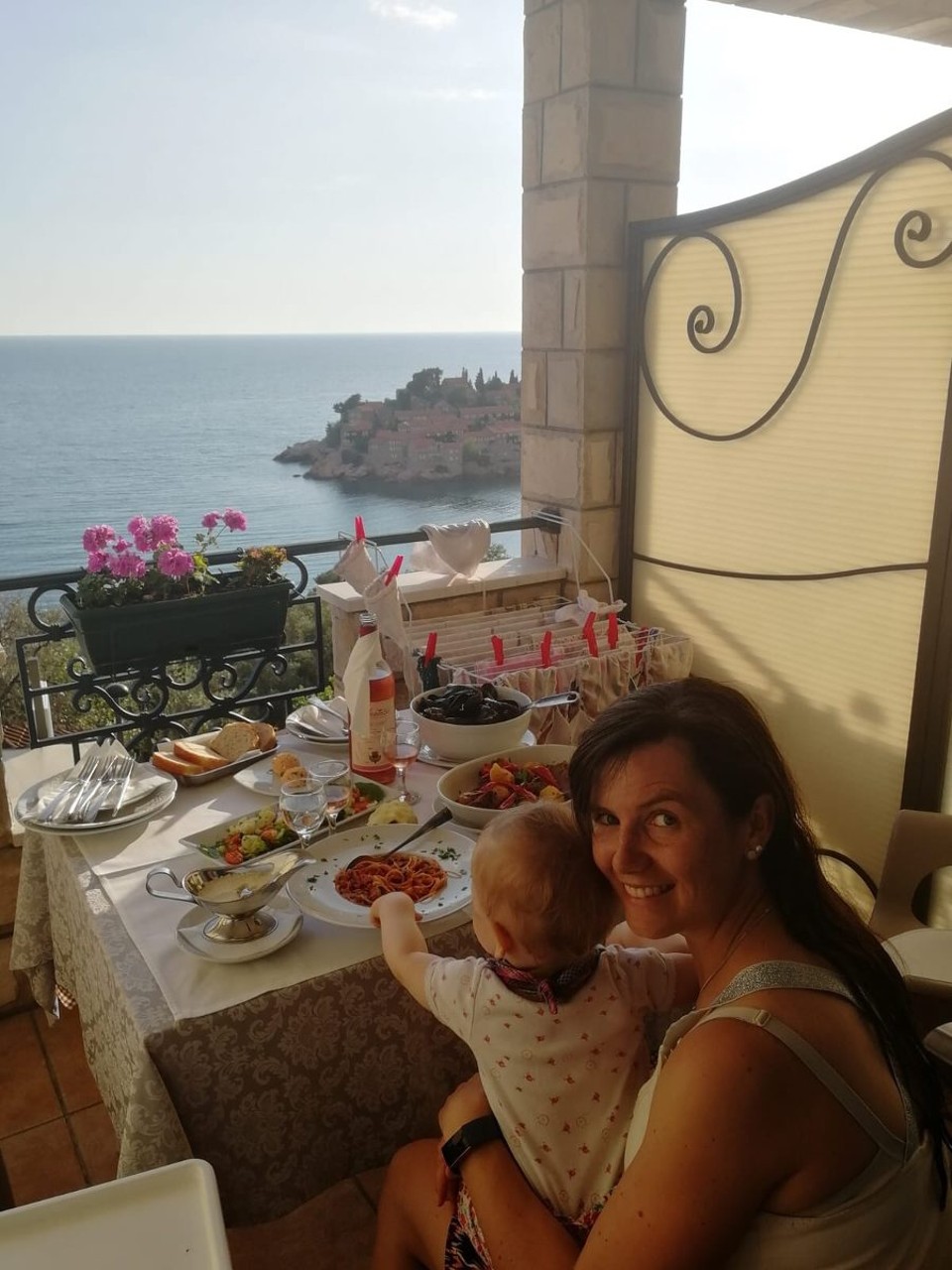 Montenegro - Sveti Stefan - Heute gab es Room (bzw Balkon) Service vom Restaurant