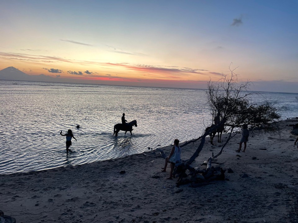Indonesien - Kabupaten Lombok Utara - So langsam wird es dunkel und idyllisch.
