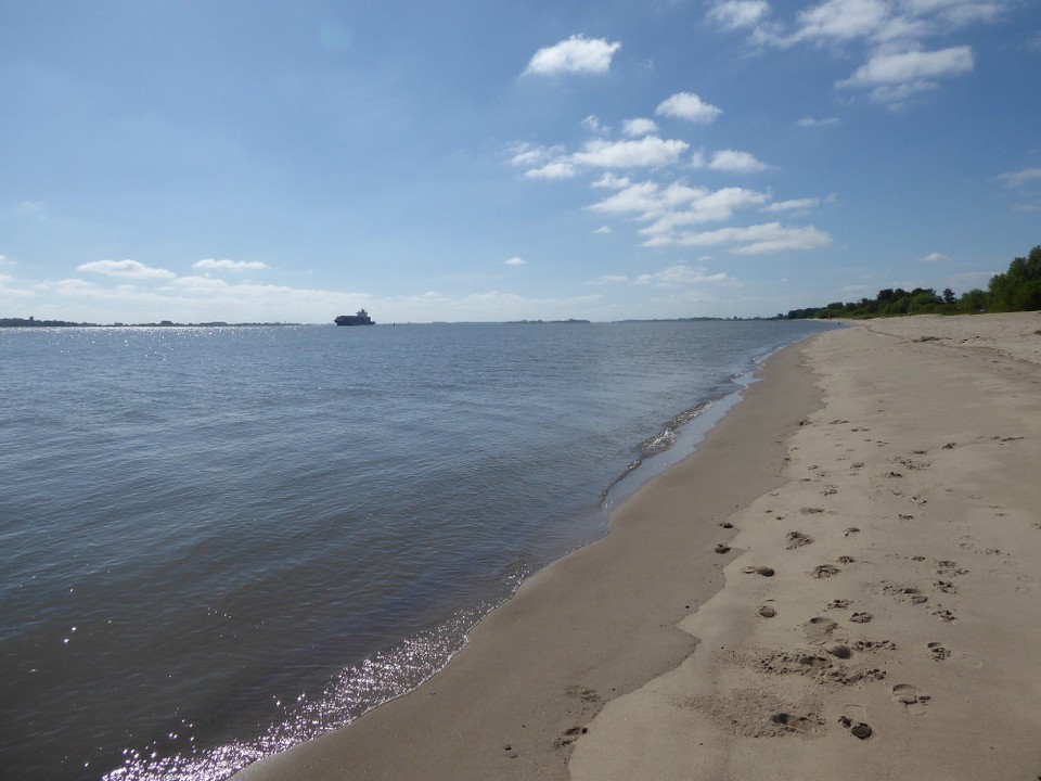 Deutschland - Hamburg - Die Elbe, nicht das Meer. Ehrlich!!!!!!