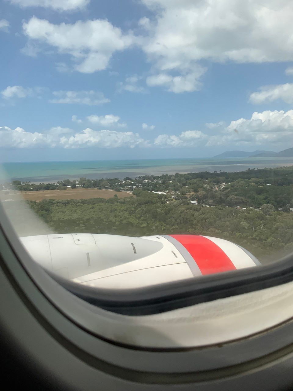 Australien - Cairns North - Landung in Cairns.
Hier oben im Nordosten ist das Wetter eher nach unserem Geschmack, 30 Grad am Tag und 22 Grad in der Nacht.
Selbst im Winter werden es hier nicht unter 14 Grad.
