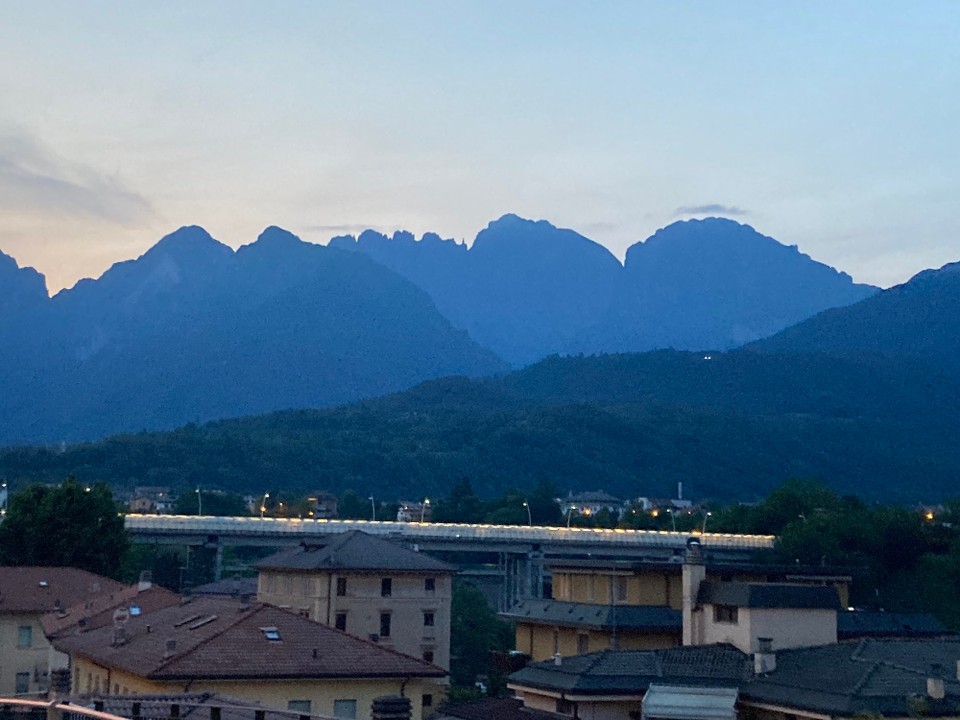 Italien - Sedico - Die Schiara im Gegenlicht 