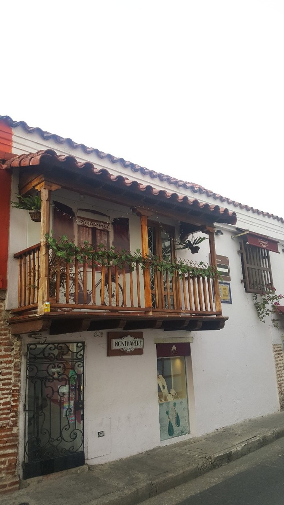 Kolumbien - Cartagena - Zwei Tage werde ich bleiben. Die historiche Altstadt erinnert mich an Havana. Viele bunte Hauser süße Gassen und karibischer Flair.