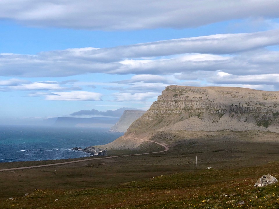 Island -  - So sieht die Küste in Richtung Nordosten aus. Auch sehr schön 😍