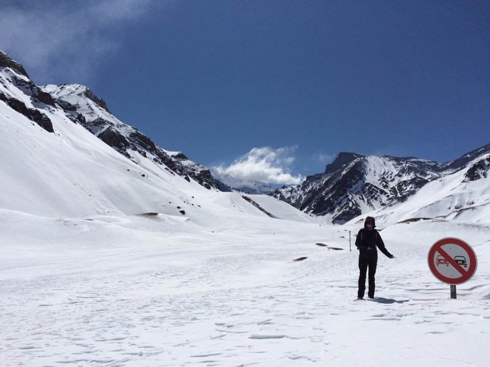 Argentinien - Mendoza - Heute sind es oben auf dem Gipfel -34 Grad - aber nur im Windschatten. Wir sind tiefer und im Wind