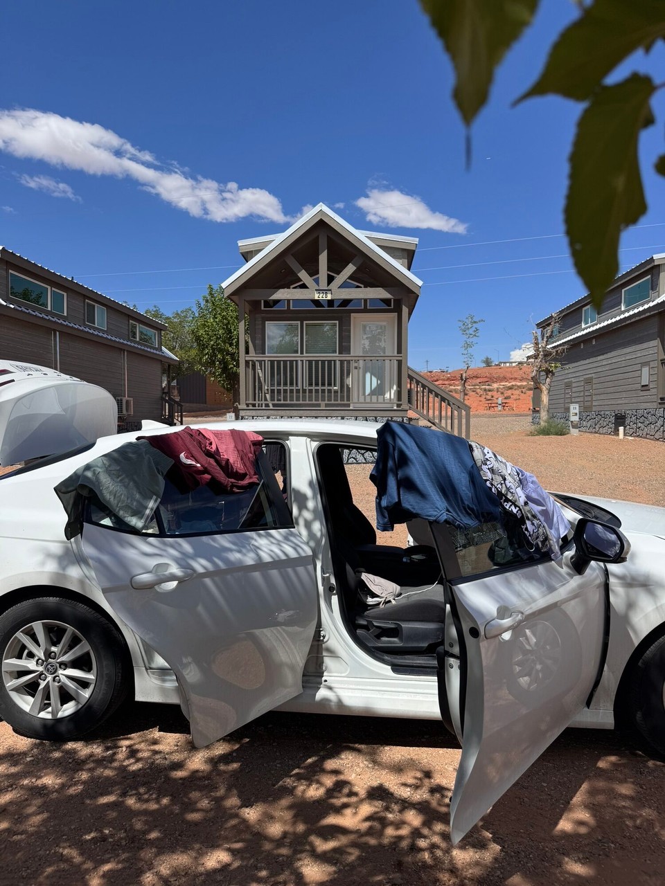 Vereinigte Staaten - Page - Nachher hemmer denn dochno chönne wäsche (ich ha kei Unterhose meh gha)🙈. Etz hemmer wieder früschi Kleider.🥳
Aso Suber: ned mal de Zahpastafläck esch us gange vo mim T-Shirt.😂😂 und par Sache hend Fläcke wo sie vorher ned gha hend (die hemmer natürlich nomol usgwäsche), aber ja…😂