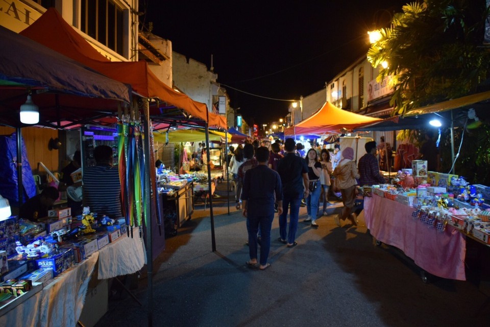 Malaysia - Malakka - Malakka hat uns sehr überrascht, wir hatten wiedermal richtig Glück, Auf der Jonker Street war noch Markt. Richtig geile Stadt, viele alte Kolonialbauten.
