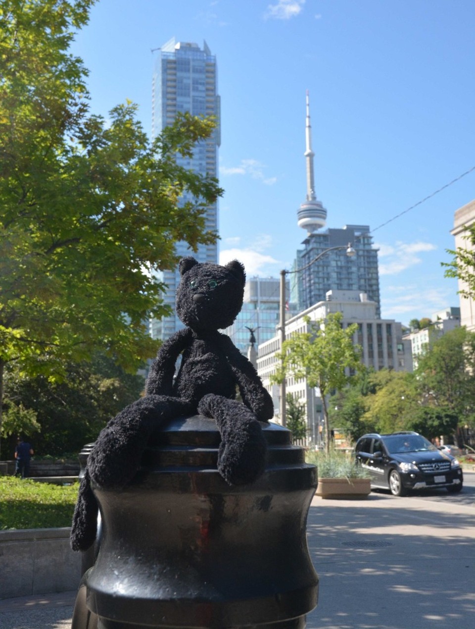 Canada - Toronto - I'm going up that tower in a minute!