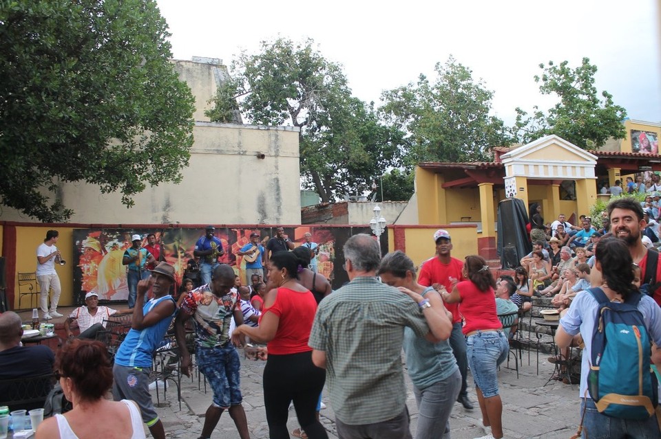Cuba - Trinidad - Party auf der Treppe